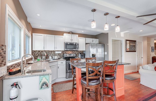Edgewater Casa | Waterfront home with spacious deck, dock, washer/dryer & central AC
