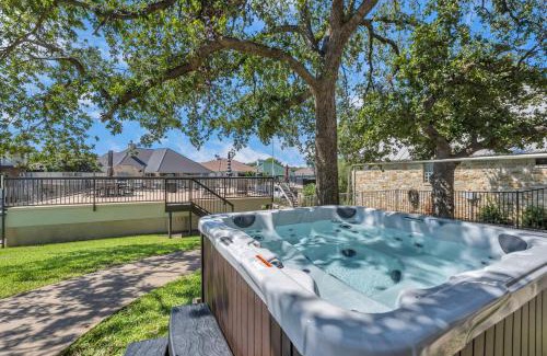 Horseshoe Bay West Casa | Waterfront Home with Boat Slip, Spacious Outdoor Patio and a Fenced Yard