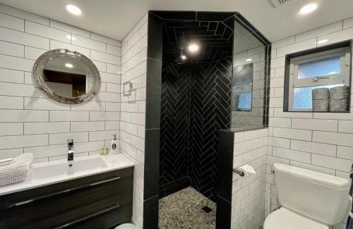 Ucluelet Hotel | Waterfront Hot Tub Firepit King Bed - 6H