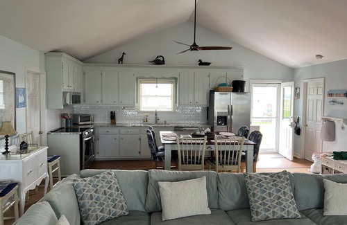 Lottsburg Casa | Waterfront, hot tub, screen porch, kayaks, SUP, pier fishing, private feel