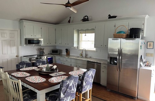 Lottsburg Casa | Waterfront, hot tub, screen porch, kayaks, SUP, pier fishing, private feel