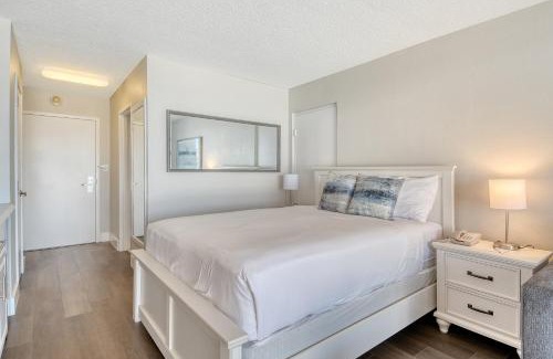 Trailer Estates Apartamento | Waterfront Hotel Room, Huge Pool, Tiki Bar, Beach!