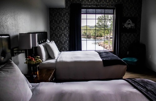 Prairie Du Chien Hotel | Waterfront Hotel