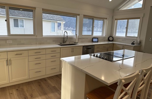 Wapato Point Casa | Waterfront, HotTub, Pool, PickleBall, Wapato Point