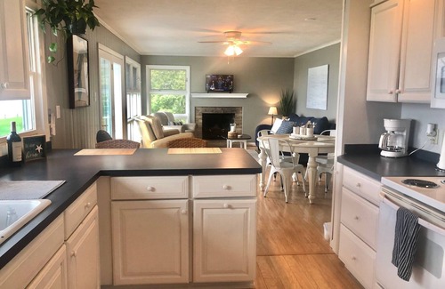 Traverse City Casa | Waterfront House on East Grand Traverse Bay (Sleeps 6)