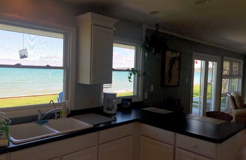 Traverse City Casa | Waterfront House on East Grand Traverse Bay (Sleeps 6)