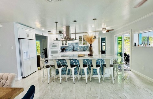 Rainbow Groves Casa | Waterfront House with Heated Pool, Jacuzzi & Private Dock