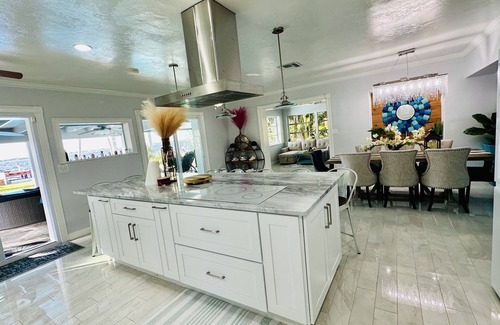 Rainbow Groves Casa | Waterfront House with Heated Pool, Jacuzzi & Private Dock