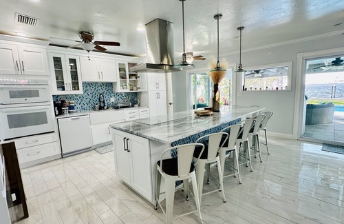 Rainbow Groves Casa | Waterfront House with Heated Pool, Jacuzzi & Private Dock