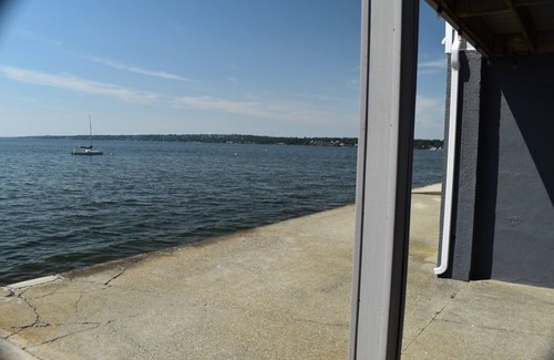 Portsmouth Cabaña | Waterfront House With Panoramic Views