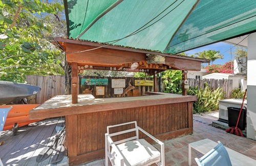 Ojus Casa | Waterfront huge Villa w/pool + tikibar + games