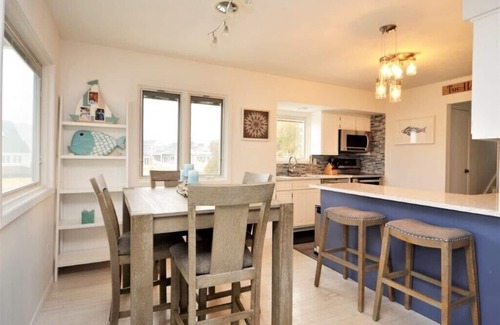 East Quogue Casa | ¡NUEVO EN EL MERCADO! Waterfront Hamptons Vacation Retreat con muelle