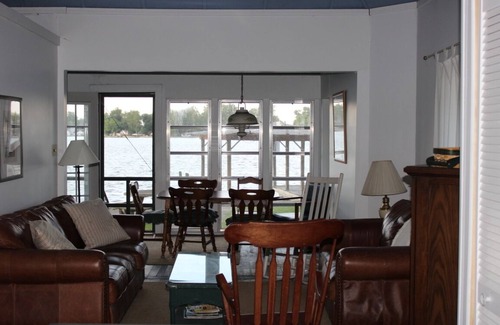 Lakeview Cabaña | FRENTE AL LAGO INDIO COTTAGE CON MUELLE