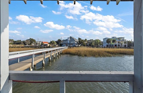 Isle of Palms Casa | Waterfront Isle of Palms Home w/ Pool, Dock and Large Deck: Incredible Sunsets