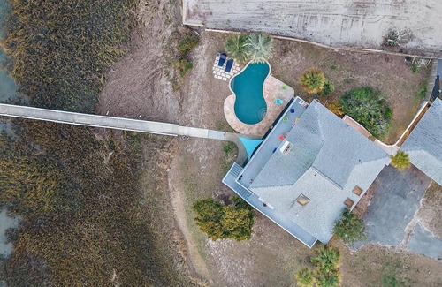 Isle of Palms Casa | Waterfront Isle of Palms Home w/ Pool, Dock and Large Deck: Incredible Sunsets
