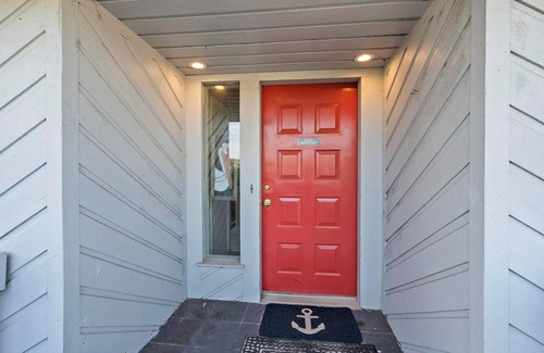 Isle of Palms Casa | Waterfront Isle of Palms Home w/ Pool, Dock and Large Deck: Incredible Sunsets