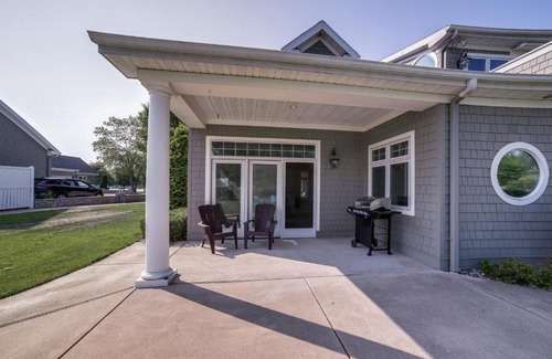 Horton Casa | Waterfront Jackson Mansion Patio, Grill, Dock!