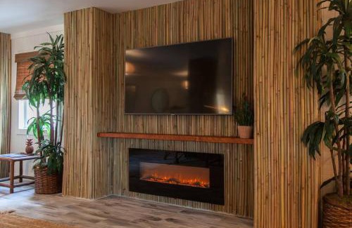 Whitemarsh Island Casa | Waterfront Jungalow w/Dock & Hot Tub!