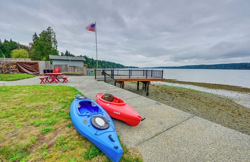 Kingston Casa | Waterfront Kingston Getaway: Beach Access On-Site!