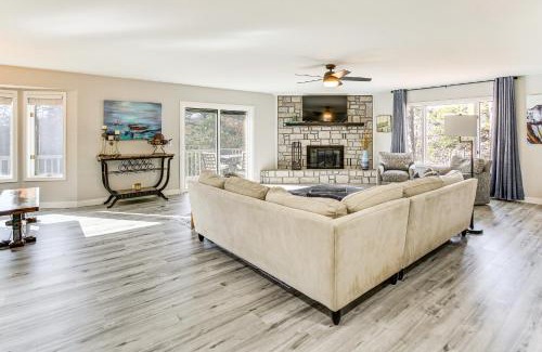 Hot Springs Village Casa | Waterfront Lake Coronado Home with Deck and Views