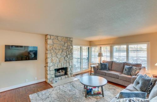 Lake Arrowhead Casa | Waterfront Lake Arrowhead Townhome with Balconies!