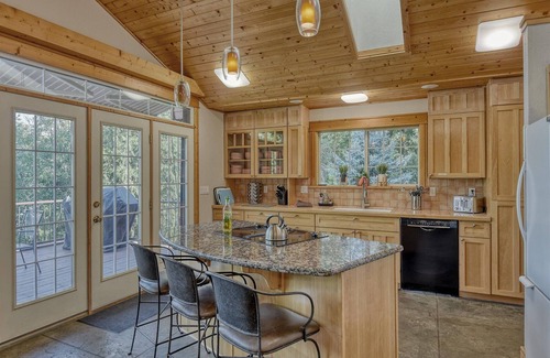 Bonner County Casa | Waterfront Lake Cocolalla Home - Short drive to Schweitzer