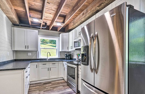 Caryville Cabaña | Waterfront Lake Cottage w/ Dock, Gentle Slope