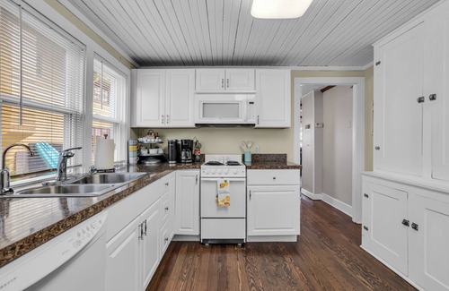 Clarklake Casa | Waterfront lake cottage on gorgeous Clark Lake in Jackson! 4 bedrooms, sleeps 10