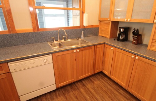 Waterford Cabaña | Waterfront Lake Cottage w/ Hot Tub!