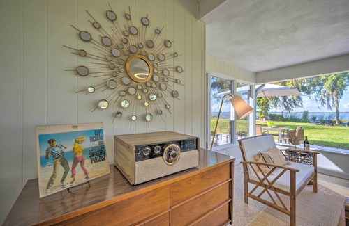 Tavares Cabaña | Waterfront Lake Dora Escape w/ Private Dock & Slip