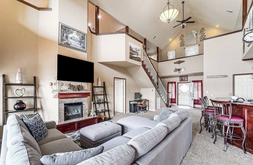 Longtown Casa | Waterfront Lake Eufaula Home: Multi-Level Balcony