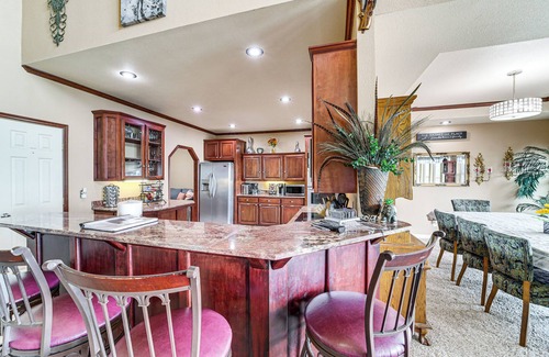 Longtown Casa | Waterfront Lake Eufaula Home: Multi-Level Balcony