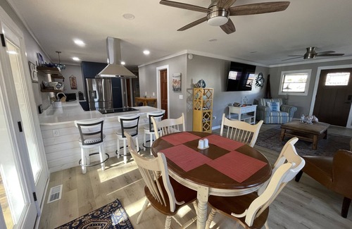 Reed Creek Cabaña | Waterfront Lake Hartwell High-End RENOVATED Cottage - 3/1 w/ amazing DEEP WATER