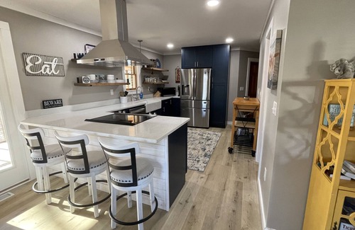 Reed Creek Cabaña | Waterfront Lake Hartwell High-End RENOVATED Cottage - 3/1 w/ amazing DEEP WATER