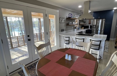 Reed Creek Cabaña | Waterfront Lake Hartwell High-End RENOVATED Cottage - 3/1 w/ amazing DEEP WATER