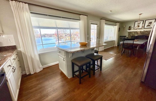 Conover Cabaña | Waterfront Lake Hickory Cottage with Sandy Beach and Screen Porch.