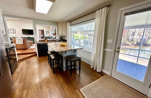 Conover Cabaña | Waterfront Lake Hickory Cottage with Sandy Beach and Screen Porch.