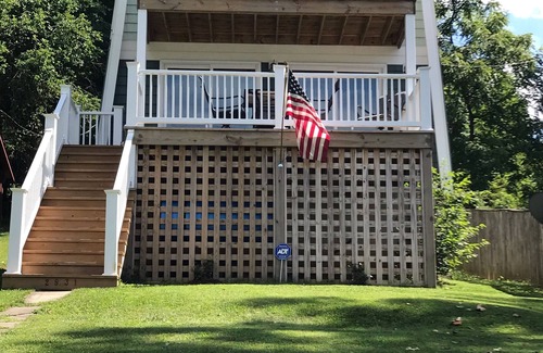 Hiwassee Cabaña | Waterfront Lake Home (Claytor Lake) near VT and RU