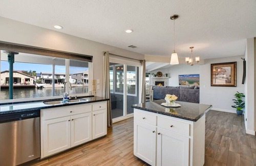 Spring Valley Lake Casa | Waterfront Lake House