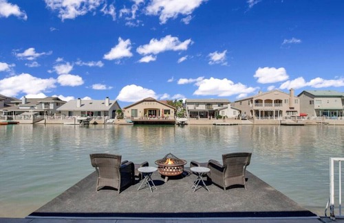 Spring Valley Lake Casa | Waterfront Lake House