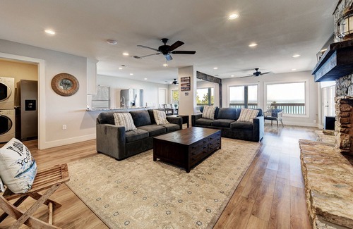 Canyon Lake Casa | Waterfront Lake House w/ Hot Tub Firepit