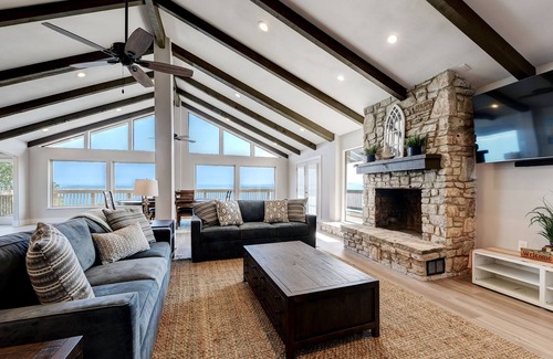 Canyon Lake Casa | Waterfront Lake House w/ Hot Tub Firepit