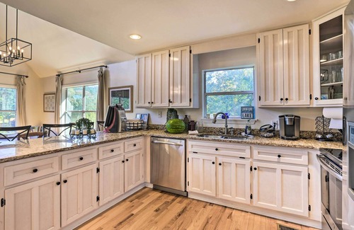 Dadeville Casa | Waterfront Lake Martin Home w/ Private Dock & View