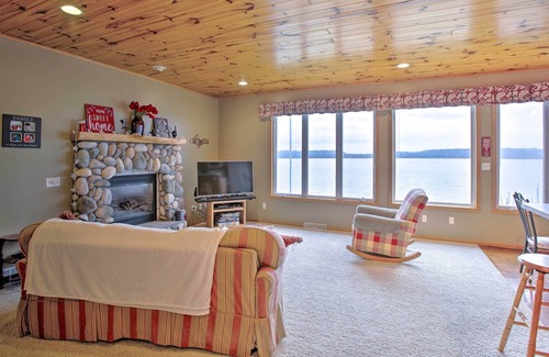 Cadillac Cabaña | Waterfront Lake Mitchell Home w/ Sunset Views