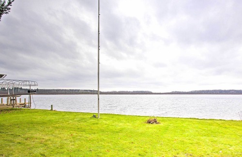 Cadillac Cabaña | Waterfront Lake Mitchell Home w/ Sunset Views