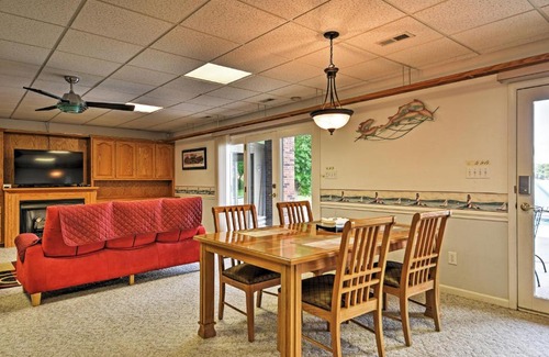 Mayhew Apartamento | Waterfront Lake Norman Duplex with Pool and Boat Dock!