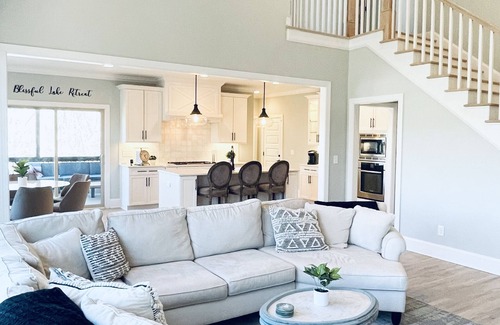 Sherrills Ford Casa | Waterfront Lake Norman - Sleeps 10, Hot Tub, 2kayaks, pedal boat, paddle board