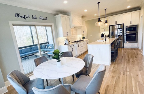 Sherrills Ford Casa | Waterfront Lake Norman - Sleeps 10, Hot Tub, 2kayaks, pedal boat, paddle board