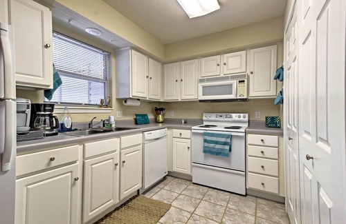 Lakeland Condominio | ¡NUEVO! Frente al lago Ozark condominio w / balcón y piscina