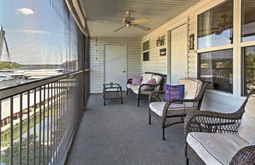 Lakeland Apartamento | Waterfront Lake Ozark Condo with Balcony and Pool